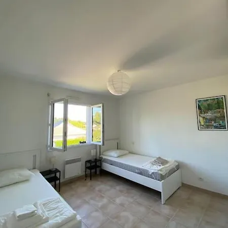 Comte, Quartier Calme, Pres De La Foret.