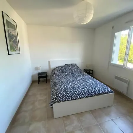 Comte, Quartier Calme, Pres De La Foret. Holiday home *